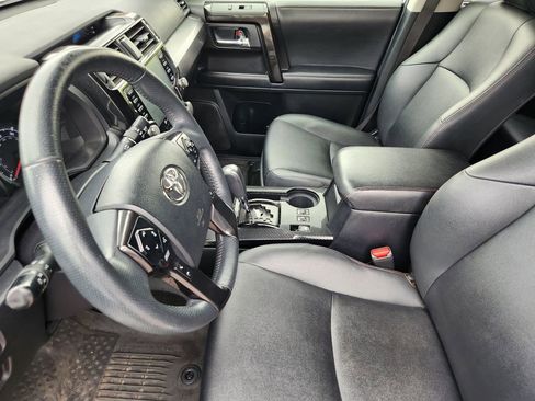Used 2021 Toyota 4Runner Venture w/ Moonroof Package AWD/4WD image 4