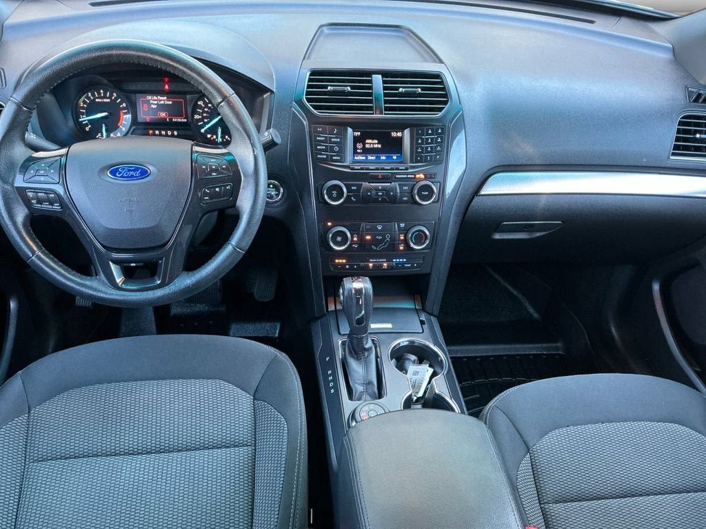 Used 2018 Ford Explorer XLT AWD/4WD image 11