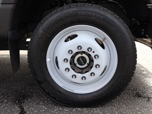 Used 2025 Ford F550 4x4 Crew Cab Super Duty image 11