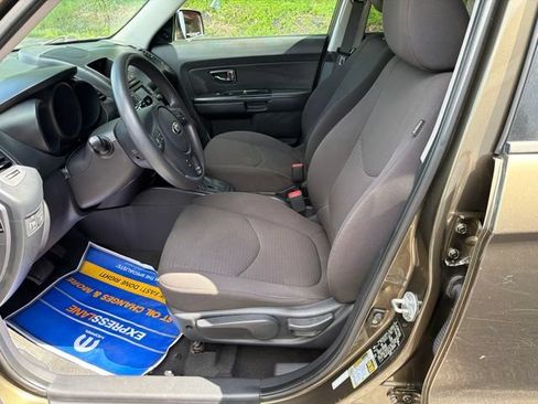 Used 2013 Kia Soul FWD image 12