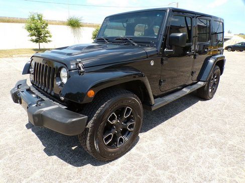 Used 2018 Jeep Wrangler Unlimited Sahara w/ Dual Top Group AWD/4WD image 6