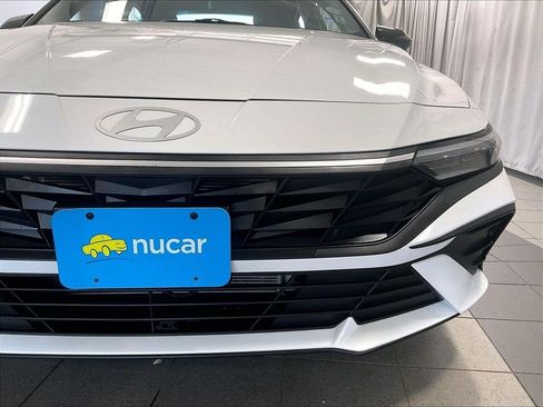 Certified 2025 Hyundai Elantra SEL FWD image 31
