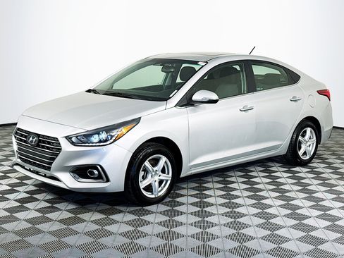 Used 2021 Hyundai Accent Limited image 4