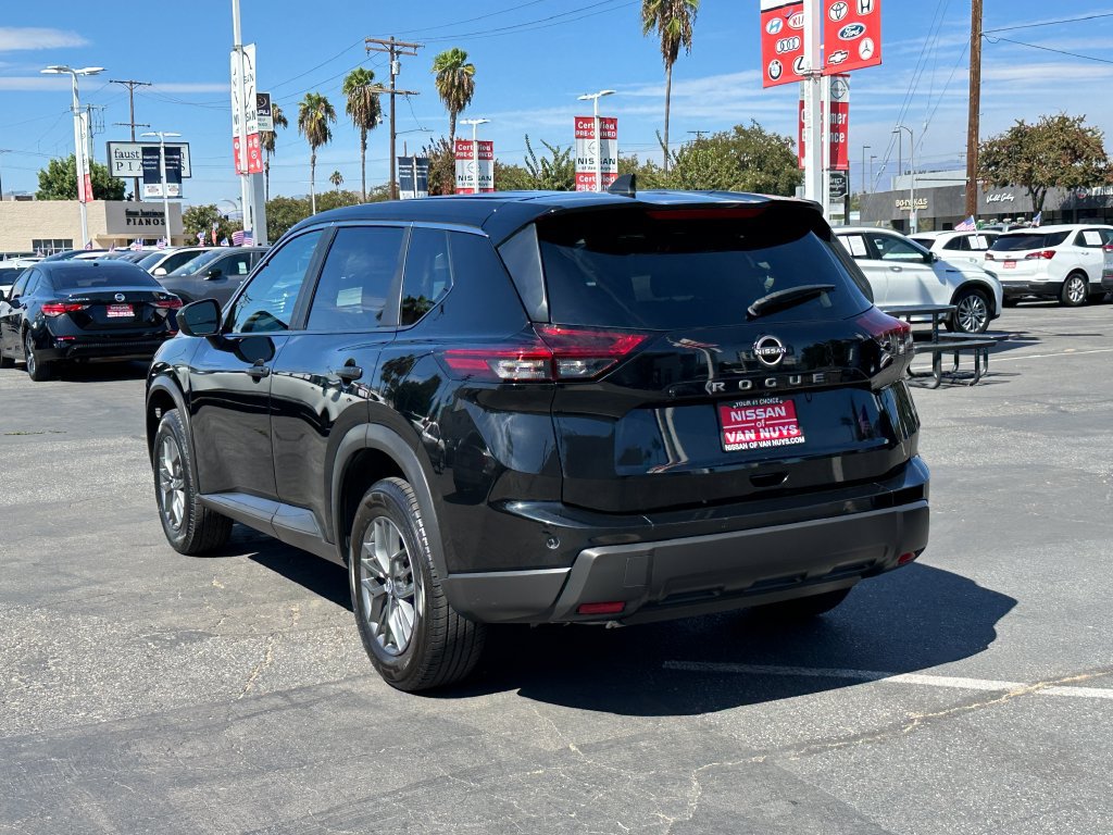 Used 2024 Nissan Rogue S FWD image 4