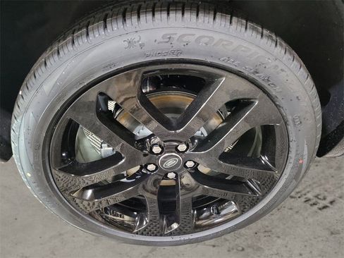 New 2025 Land Rover Discovery Sport Dynamic SE image 12