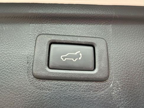Used 2017 Subaru Outback 3.6R Touring w/ Popular Package #5A AWD/4WD image 17