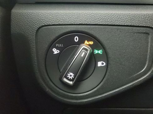 Used 2022 Volkswagen Atlas SE image 35