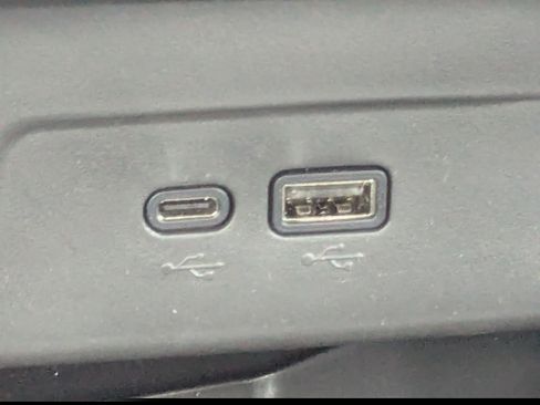 Used 2026 Chevrolet Trax RS w/ Sunroof Package image 22