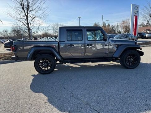 Used 2025 Jeep Gladiator Sport image 4