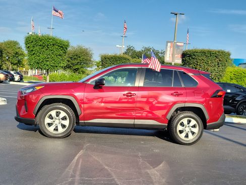 Used 2020 Toyota RAV4 LE FWD image 7