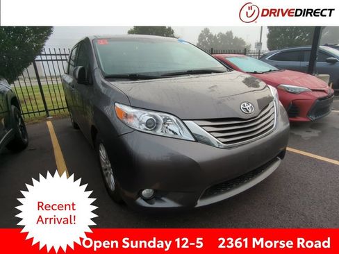 Used 2017 Toyota Sienna XLE w/ XLE Navigation Package FWD image 1
