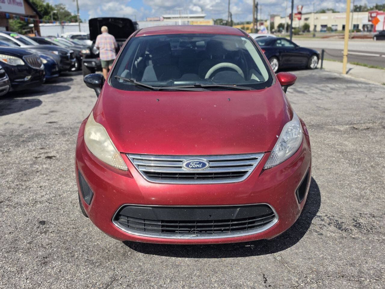 Used 2011 Ford Fiesta SE w/ Super Fuel Economy Pkg FWD image 2