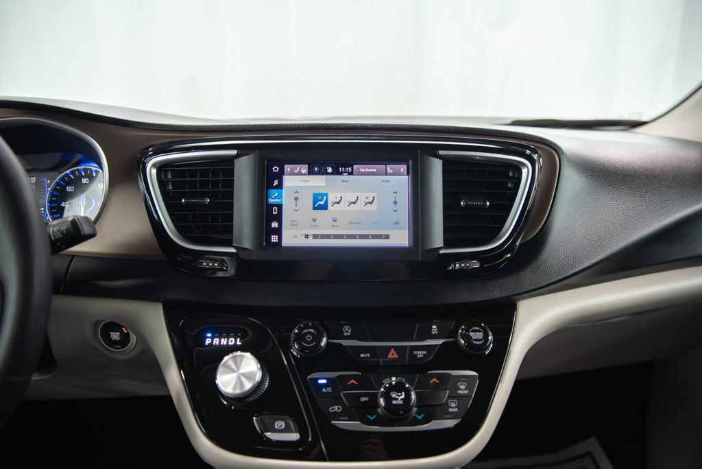 Used 2023 Chrysler Voyager LX FWD image 27
