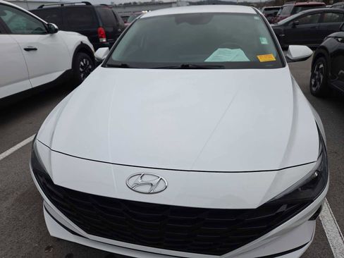 Used 2021 Hyundai Elantra Blue image 9