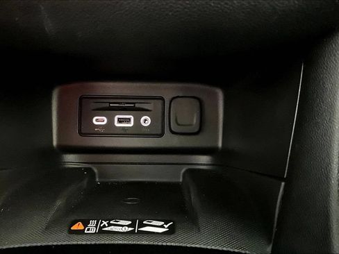 Used 2023 Chevrolet Equinox Premier AWD/4WD image 16