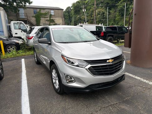 Certified 2020 Chevrolet Equinox LS w/ LS Convenience Package AWD/4WD image 4