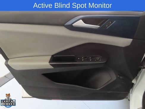Used 2022 Volkswagen Taos SE FWD image 10