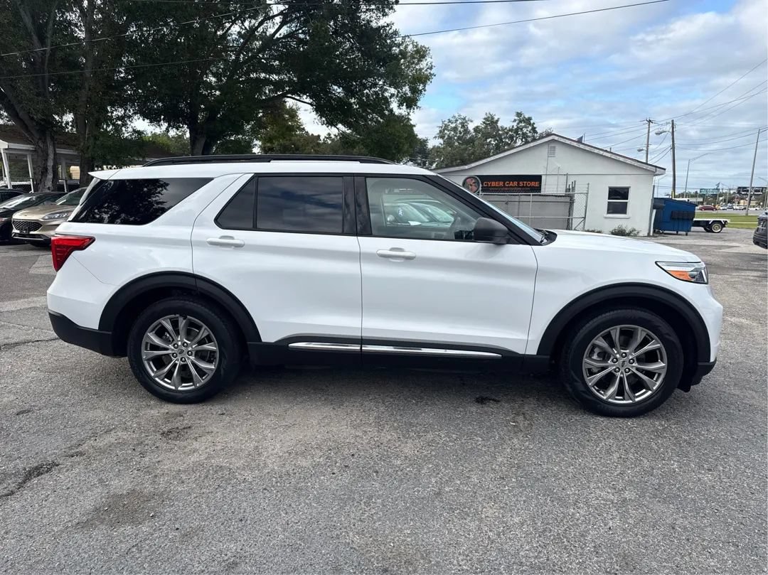 Used 2021 Ford Explorer XLT w/ Equipment Group 202A RWD image 4