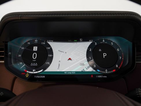 Used 2025 Land Rover Range Rover SE image 19