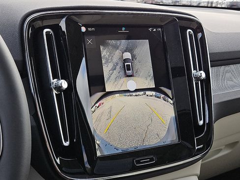 New 2026 Volvo XC40 B5 Ultra w/ Protection Package Premier image 17