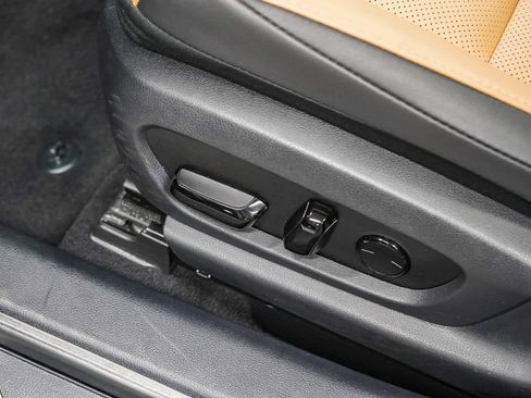 Certified 2025 Lexus ES 300h w/ Premium Package image 23