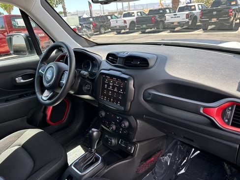 Certified 2023 Jeep Renegade Trailhawk AWD/4WD image 16