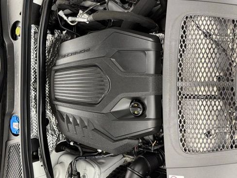 Used 2025 Porsche Macan image 45