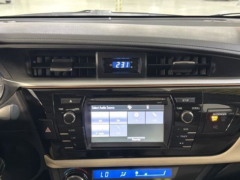 Used 2016 Toyota Corolla LE FWD image 31