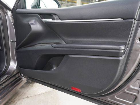 Used 2023 Toyota Camry XLE FWD image 11