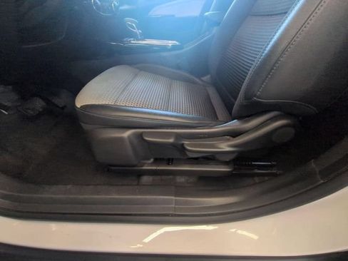 Used 2025 Chevrolet Trax LT FWD image 13