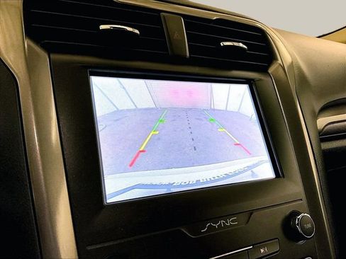 Used 2020 Ford Fusion SE FWD image 20