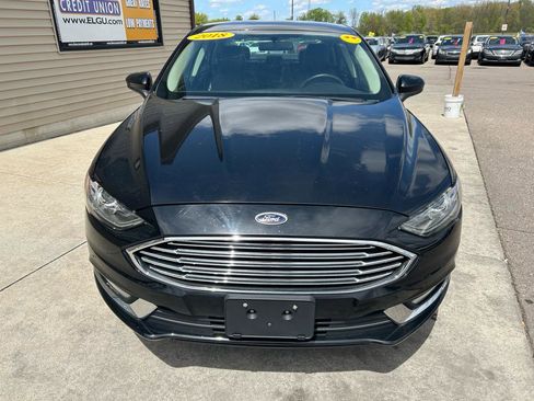 Used 2018 Ford Fusion SE w/ Equipment Group 201A FWD image 2