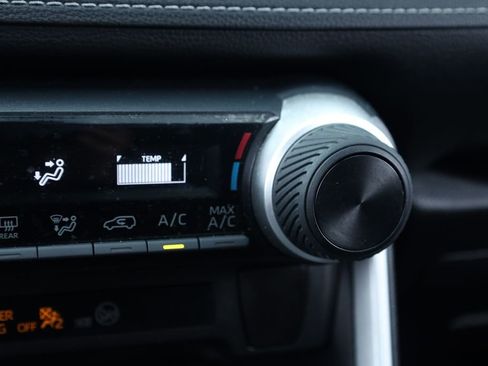 Used 2021 Toyota RAV4 LE image 32