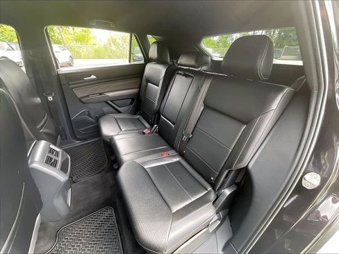 Used 2023 Volkswagen Atlas Cross Sport SE AWD/4WD image 15