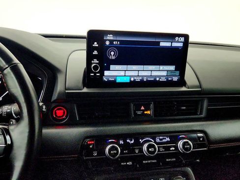 Used 2025 Honda Pilot TrailSport image 18