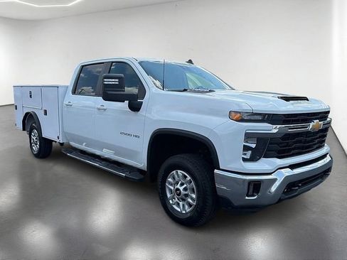 Used 2025 Chevrolet Silverado 2500 LT w/ Convenience Package AWD/4WD image 3