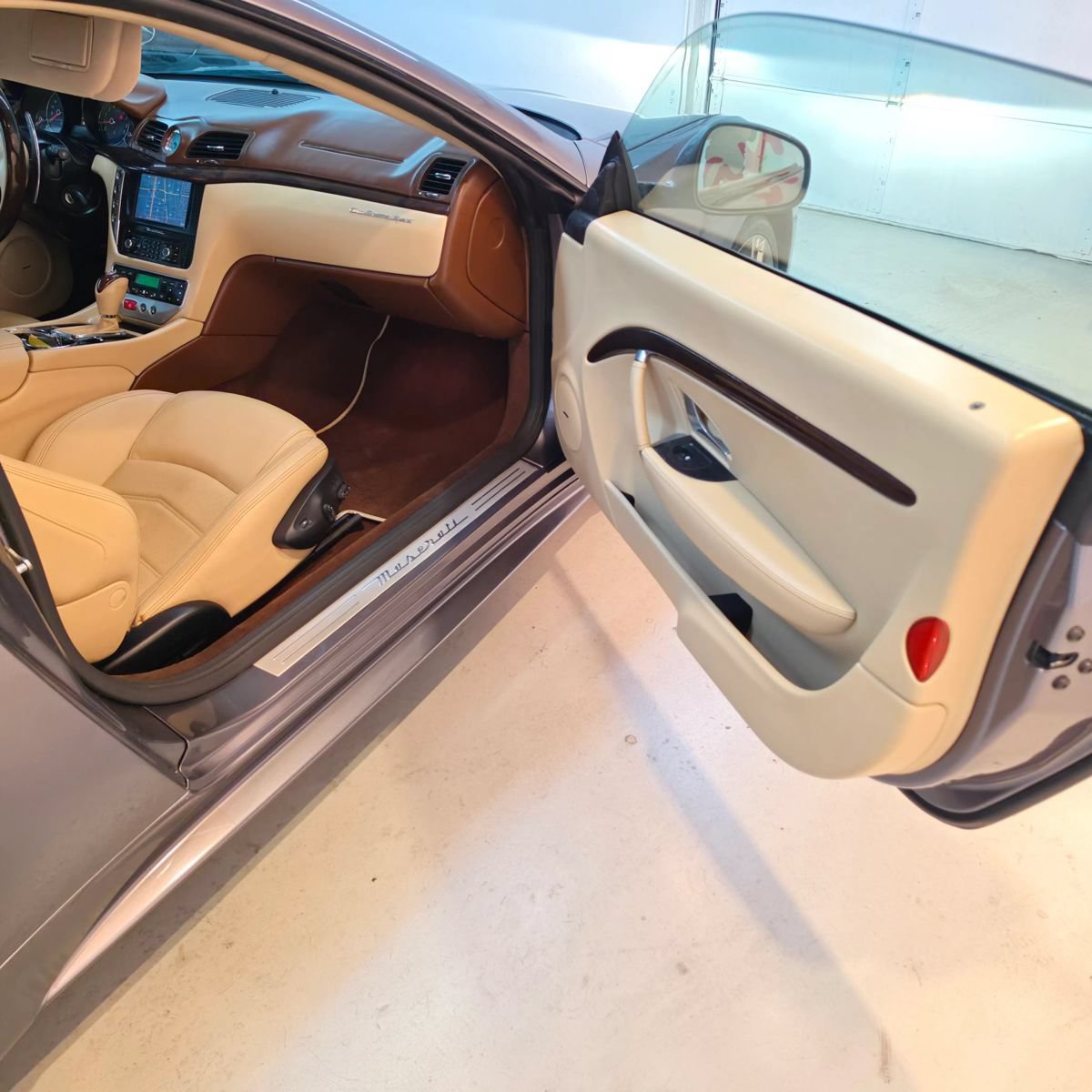 Used 2015 Maserati GranTurismo Sport RWD image 21