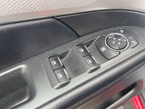 Used 2017 Ford Explorer XLT w/ Equipment Group 202A AWD/4WD image 15