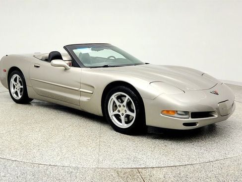 Used 2000 Chevrolet Corvette Convertible w/ Memory Pkg image 3
