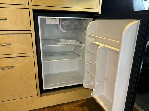 Used 2008 Freightliner Sprinter 3500 image 11