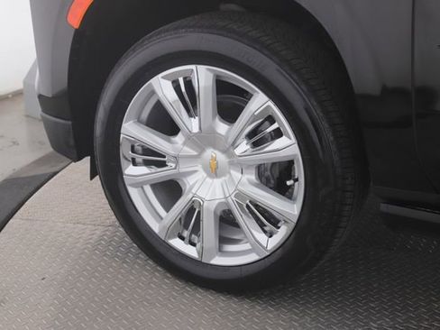 Used 2024 Chevrolet Tahoe High Country w/ Premium Package AWD/4WD image 13