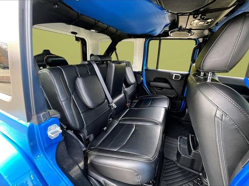 Used 2022 Jeep Wrangler Unlimited Sahara image 23