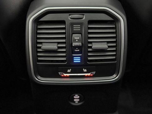 New 2026 Porsche Macan image 31