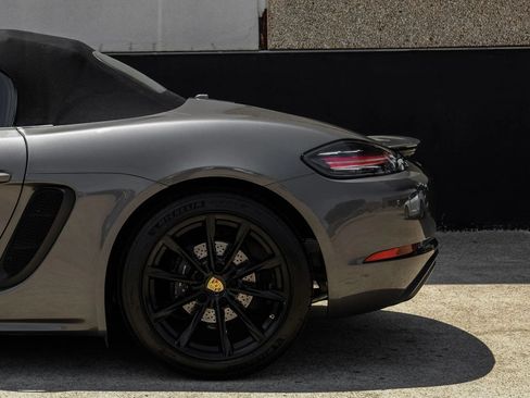 Used 2019 Porsche 718 Boxster RWD image 12