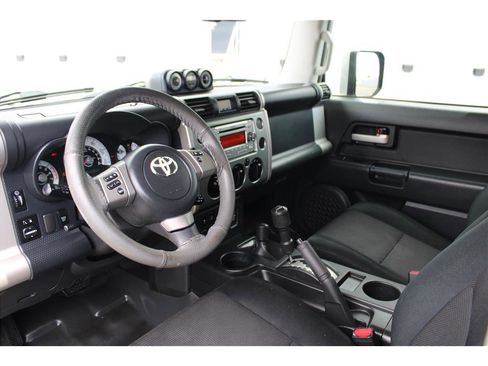 Used 2012 Toyota FJ Cruiser 4WD w/ Convenience Pkg image 9