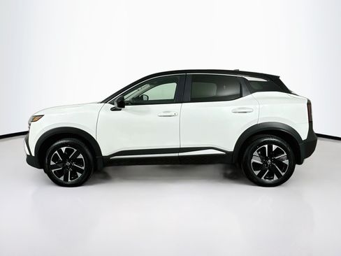Used 2025 Nissan Kicks SV AWD/4WD image 4