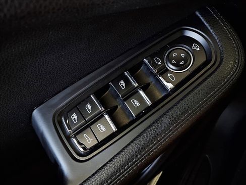 Used 2017 Porsche Macan image 25