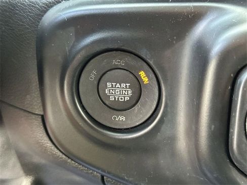 Used 2021 Jeep Gladiator Sport image 15