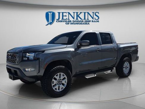 Used 2022 Nissan Frontier SV image 2