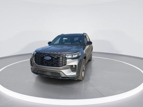 Used 2025 Ford Explorer ST-Line w/ ST-Line Street Pack AWD/4WD image 3